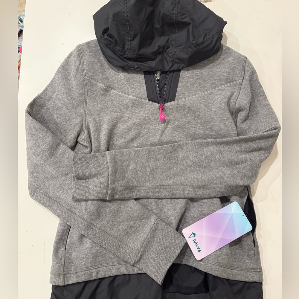 🏷️Ivivva Hooded Pullover